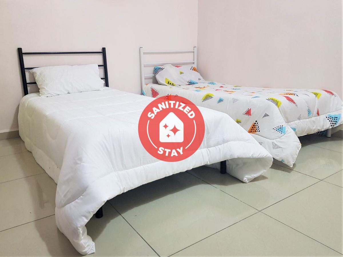 Oyo Home 90250 Sutera Wangi 3Bhk Apartment آير كيروه المظهر الخارجي الصورة